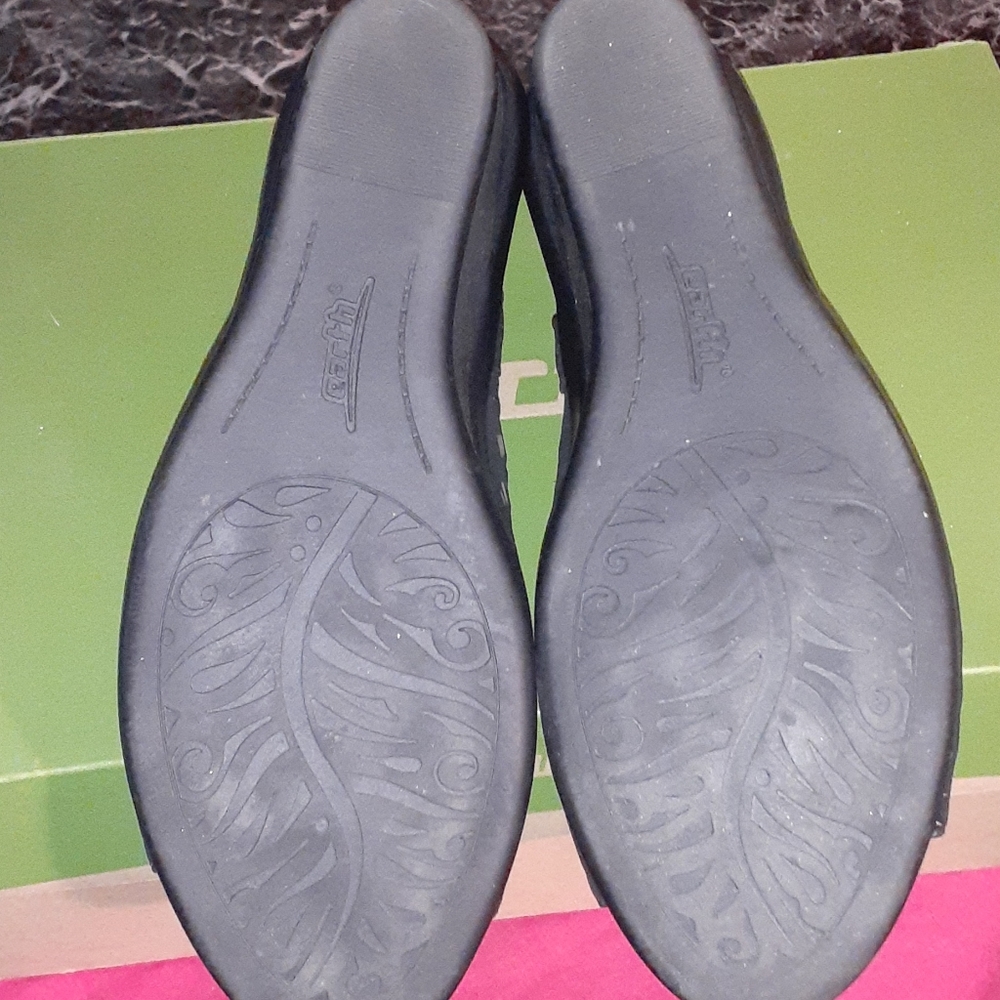 Shoes - Picture 3 of 4